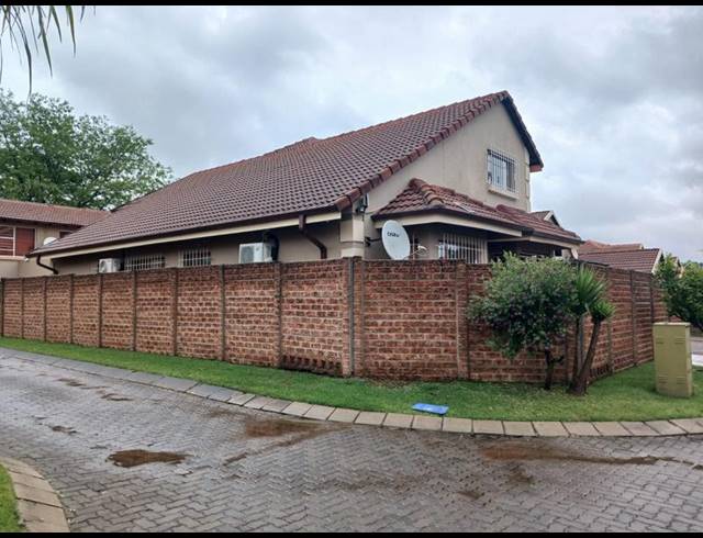 4 BEDROOM HOUSE FOR SALE IN POMONA
